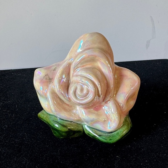 Other - VINTAGE CERAMIC FLOWER WALL POCKET VASE WITH ROSE  FLOWER ACCENT - 4” TALL